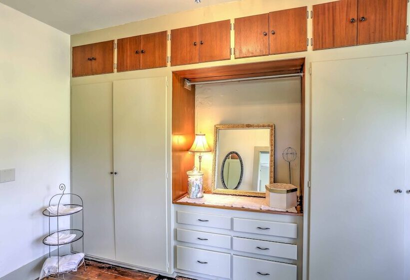 Historic Ottawa Lake House: Deck, Barn + 96 Acres!