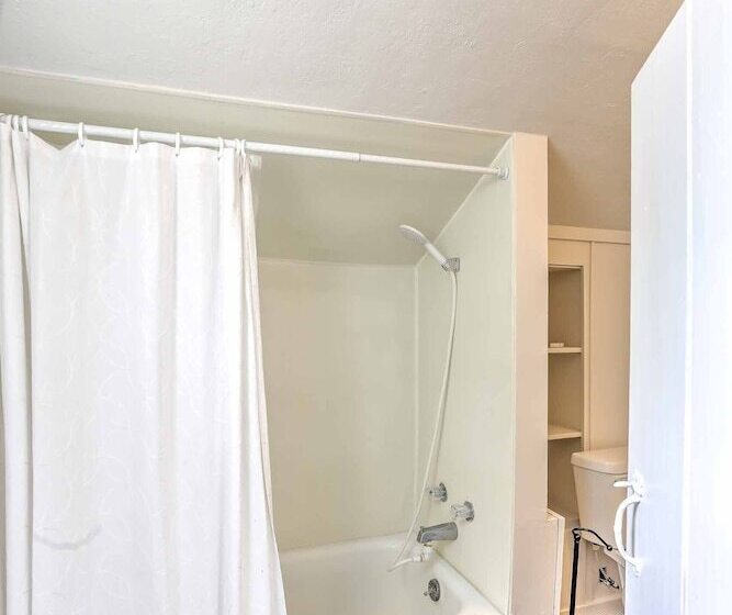 Historic Ottawa Lake House: Deck, Barn + 96 Acres!