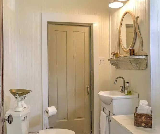 Historic Ottawa Lake House: Deck, Barn + 96 Acres!