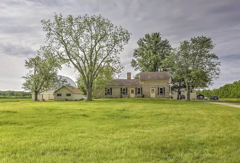 Historic Ottawa Lake House: Deck, Barn + 96 Acres!