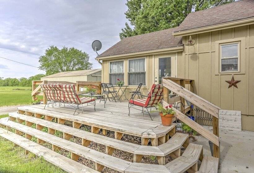 Historic Ottawa Lake House: Deck, Barn + 96 Acres!