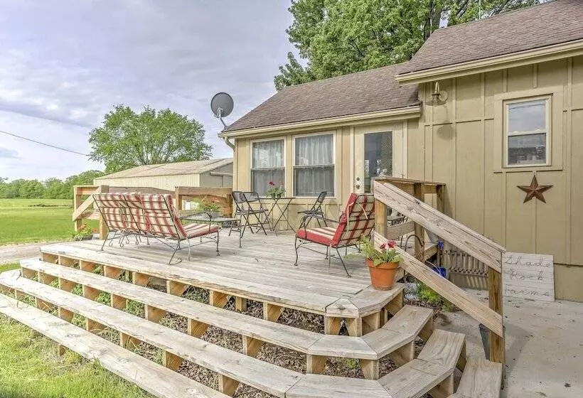 Historic Ottawa Lake House: Deck, Barn + 96 Acres!