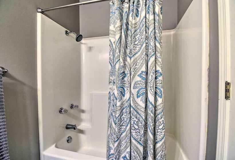 Lakefront Home W/ Private Dock In Hot Springs!