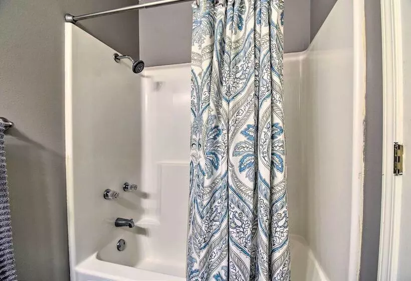 Lakefront Home W/ Private Dock In Hot Springs!