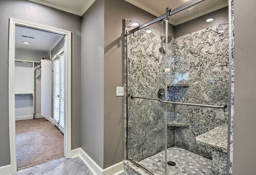 Lakefront Home W/ Private Dock In Hot Springs!