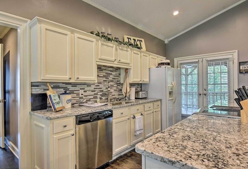 Lakefront Home W/ Private Dock In Hot Springs!