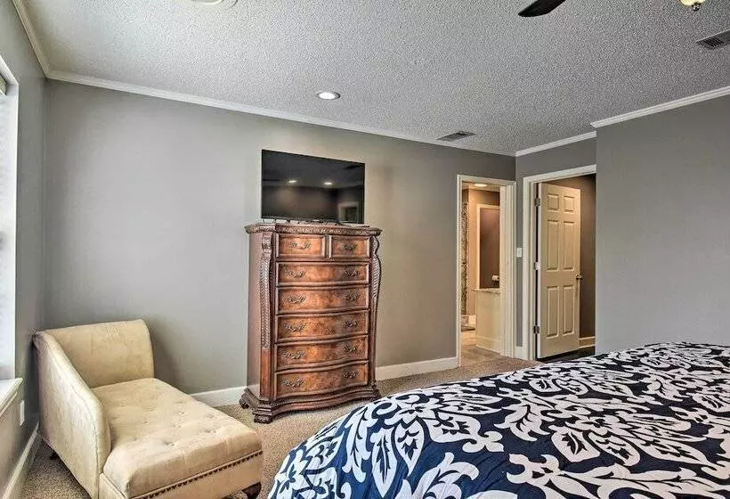 Lakefront Home W/ Private Dock In Hot Springs!