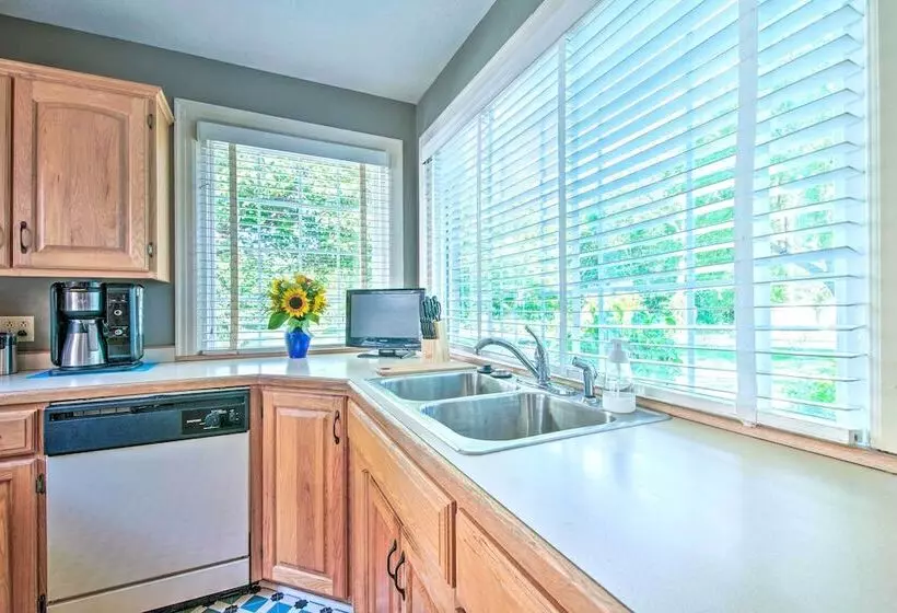 Idyllic Springfield Haven W/ Screened Porch!