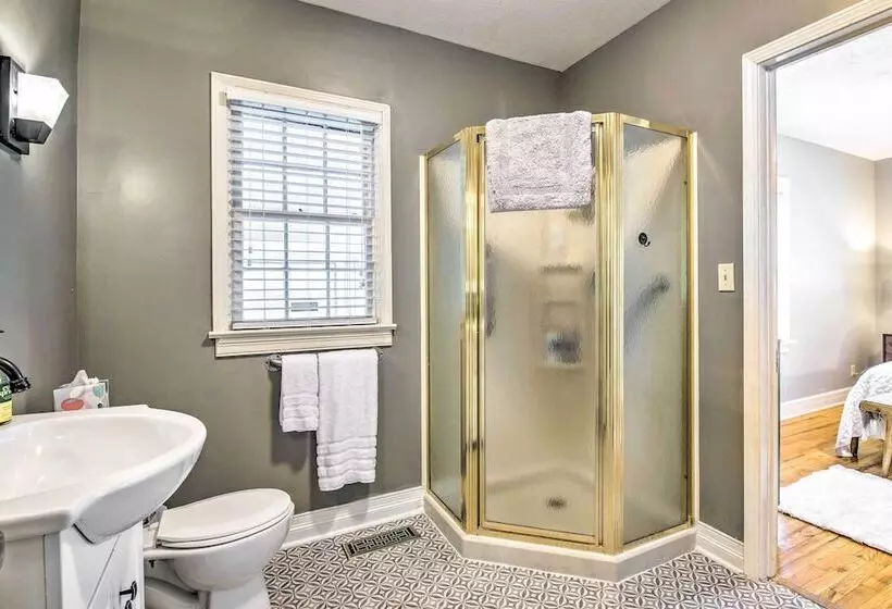 Idyllic Springfield Haven W/ Screened Porch!