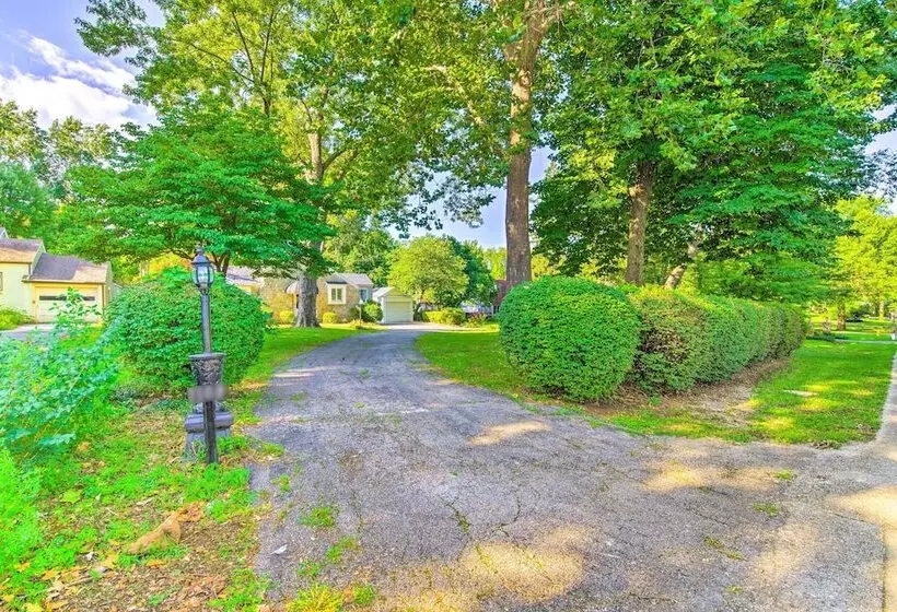 Idyllic Springfield Haven W/ Screened Porch!
