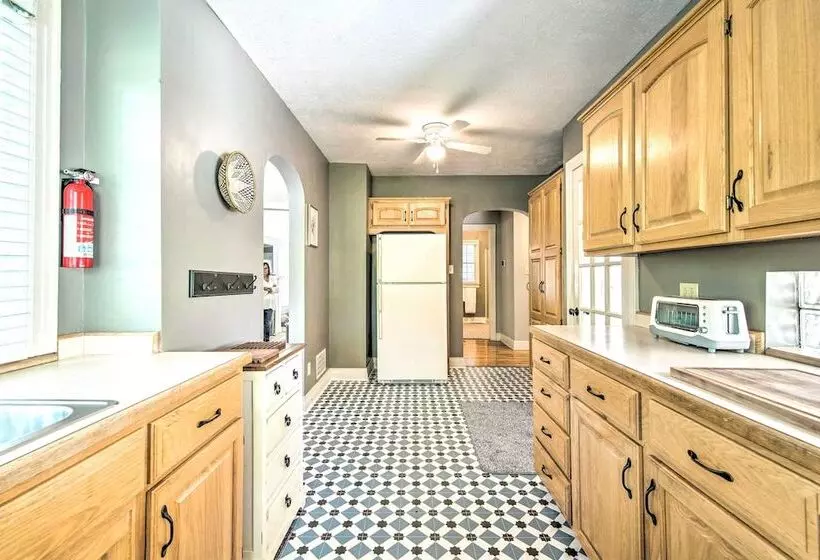 Idyllic Springfield Haven W/ Screened Porch!