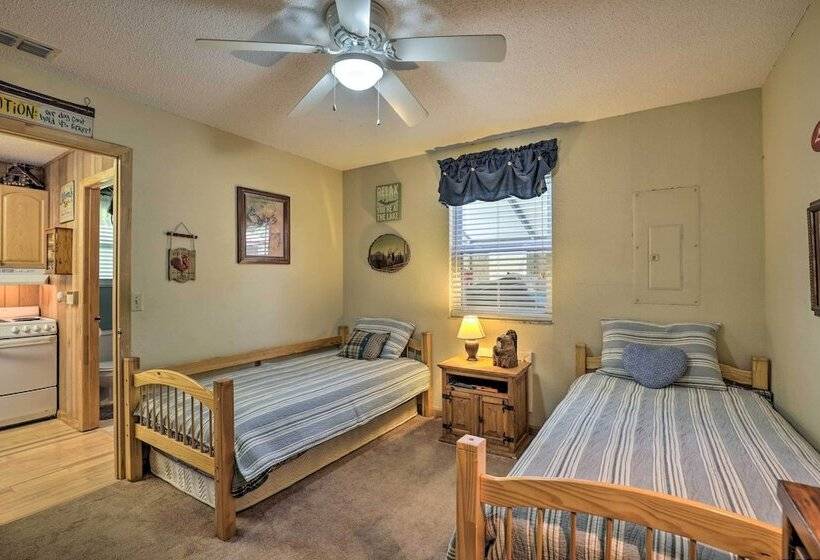 Keystone Heights Lakefront Cabin Fire Pit, Grill