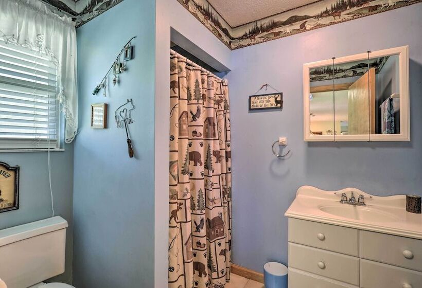 Keystone Heights Lakefront Cabin Fire Pit, Grill