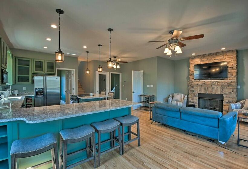 Lake Hartwell Retreat W/ Boat Dock & Kayaks!