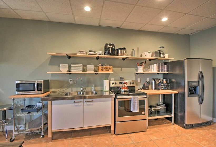 Lake Hartwell Retreat W/ Boat Dock & Kayaks!