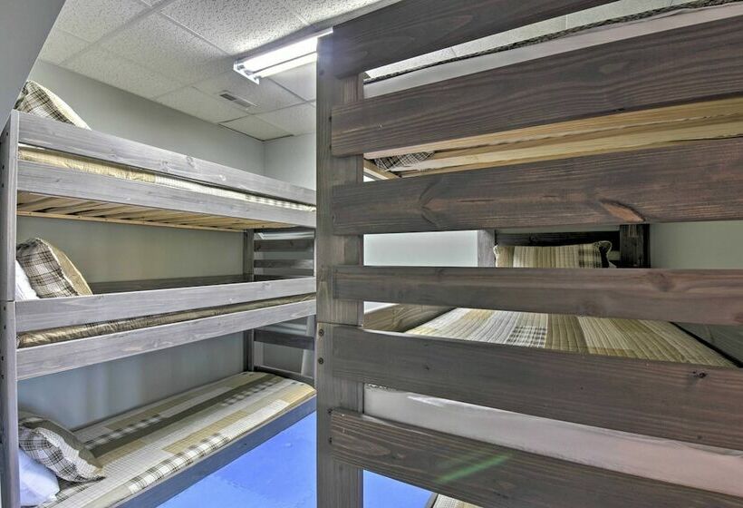 Lake Hartwell Retreat W/ Boat Dock & Kayaks!