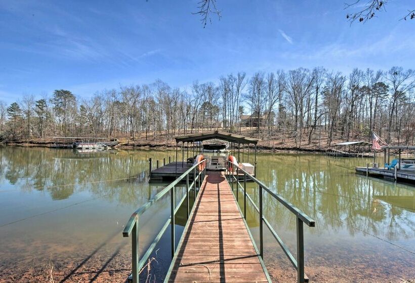 Lake Hartwell Retreat W/ Boat Dock & Kayaks!