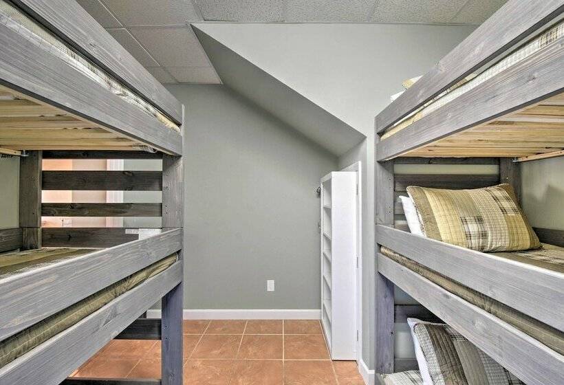 Lake Hartwell Retreat W/ Boat Dock & Kayaks!