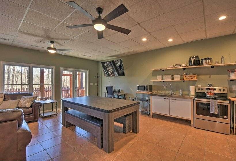 Lake Hartwell Retreat W/ Boat Dock & Kayaks!