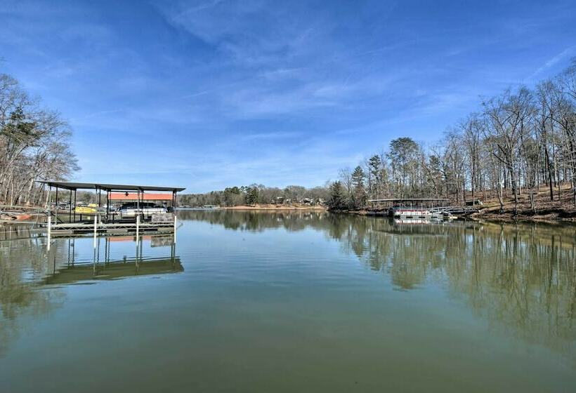 Lake Hartwell Retreat W/ Boat Dock & Kayaks!