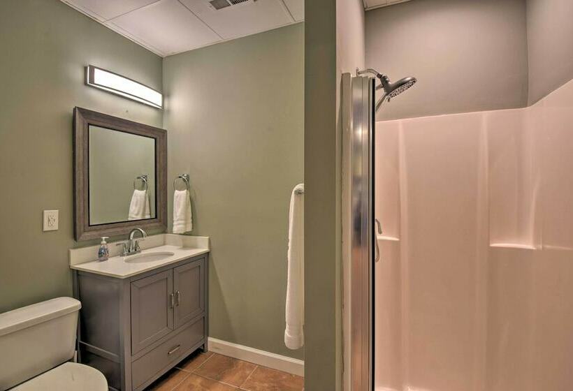 Lake Hartwell Retreat W/ Boat Dock & Kayaks!