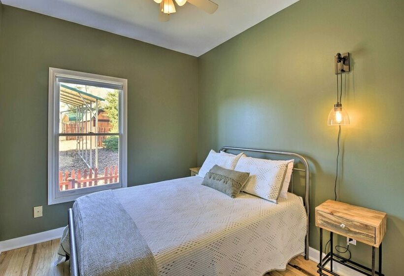 Lake Hartwell Retreat W/ Boat Dock & Kayaks!