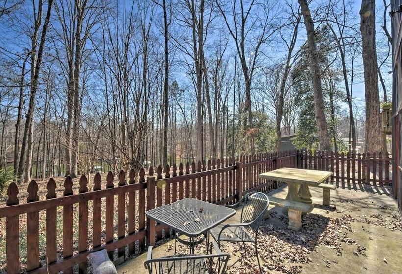 Lake Hartwell Retreat W/ Boat Dock & Kayaks!