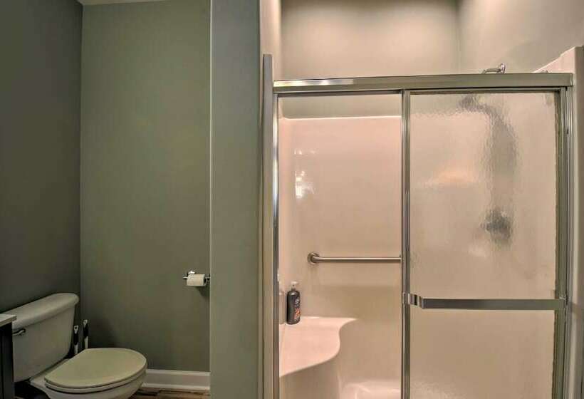 Lake Hartwell Retreat W/ Boat Dock & Kayaks!