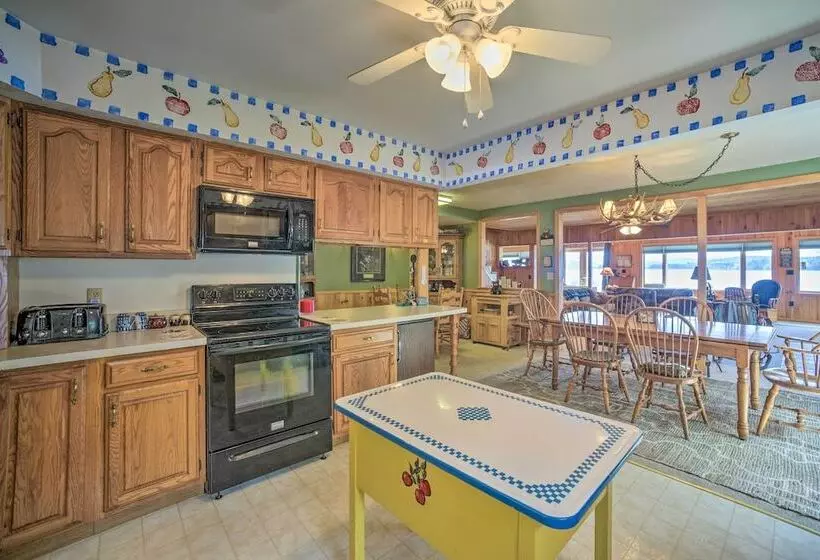 Waterfront Lake Pleasant Getaway W/ Kayaks, Grill!