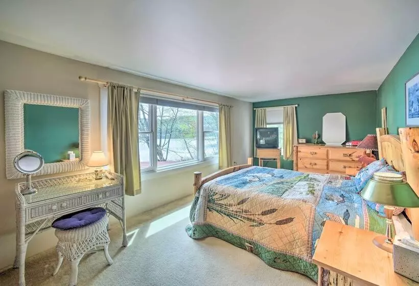 Waterfront Lake Pleasant Getaway W/ Kayaks, Grill!