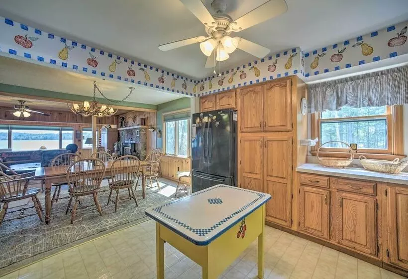 Waterfront Lake Pleasant Getaway W/ Kayaks, Grill!