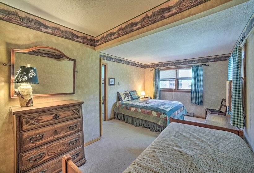 Waterfront Lake Pleasant Getaway W/ Kayaks, Grill!