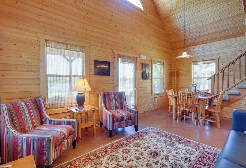 Lakefront Columbia Cabin W/ Porch & Shared Dock