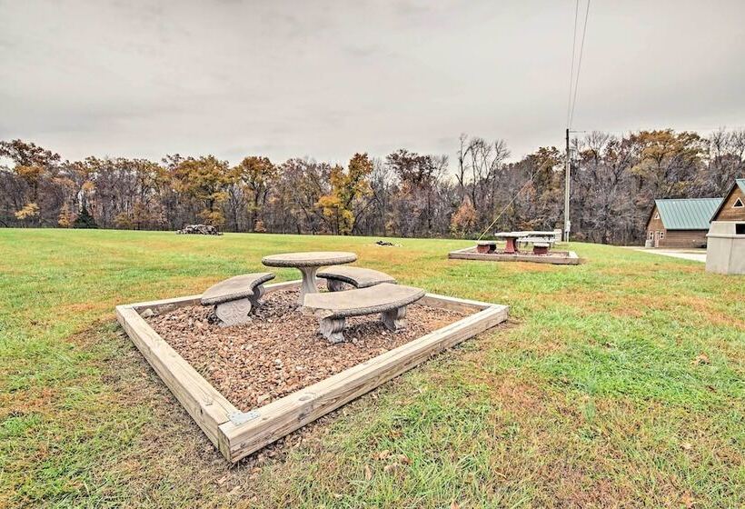 Lakefront Columbia Cabin W/ Porch & Shared Dock