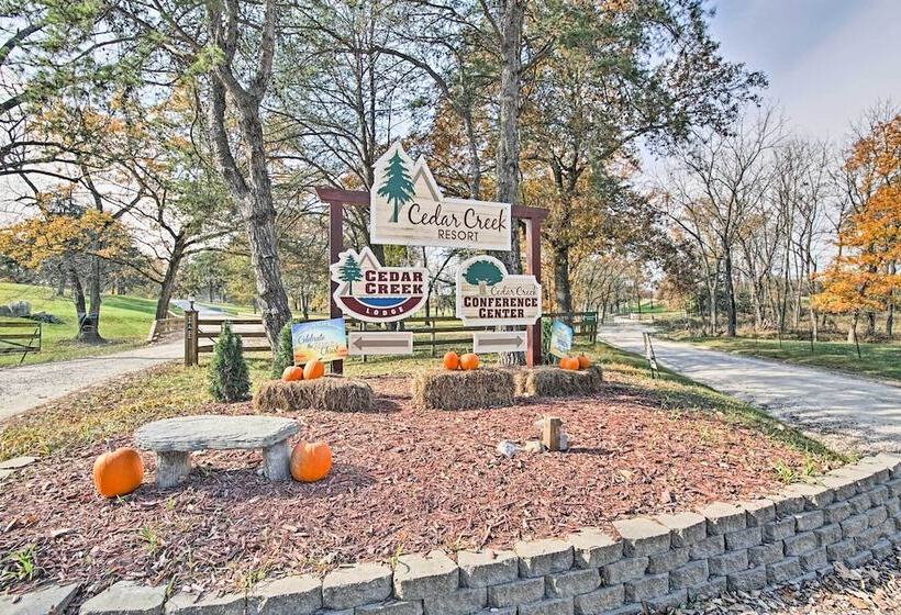 Lakefront Columbia Cabin W/ Porch & Shared Dock