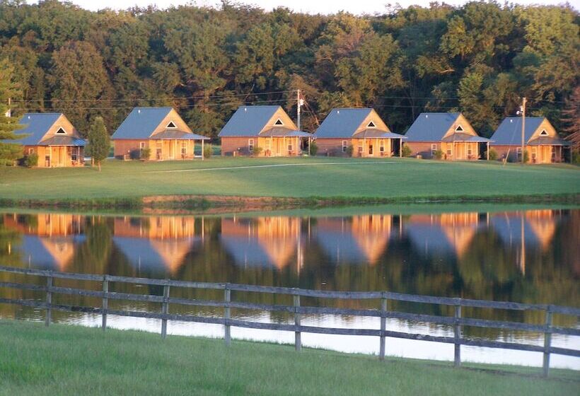 Lakefront Columbia Cabin W/ Porch & Shared Dock
