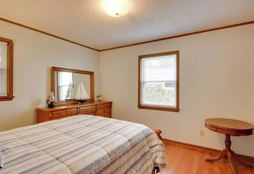 Lakefront House W/ Boat Ramp, Dock & Sunset Views!