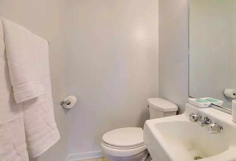 Lakefront House W/ Boat Ramp, Dock & Sunset Views!