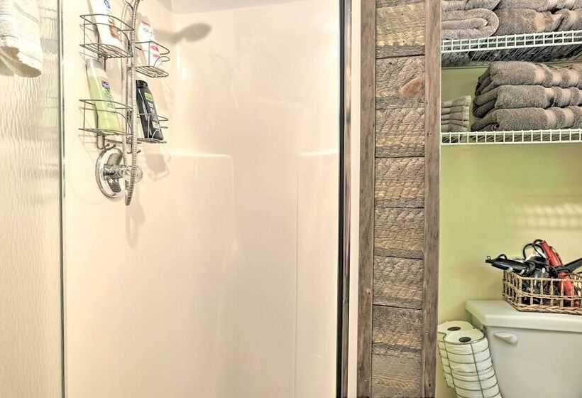 Waterfront Bull Shoals Lake Cabin W/ Deck + Views!