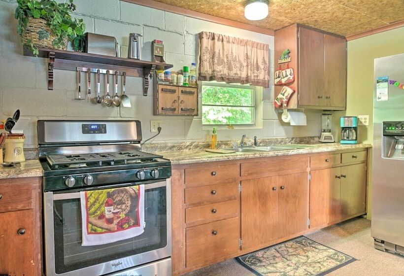 Waterfront Bull Shoals Lake Cabin W/ Deck + Views!