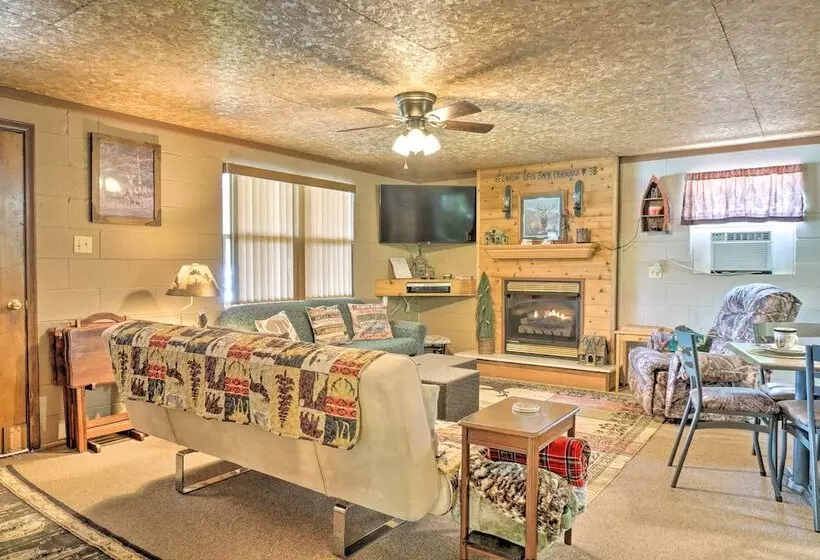 Waterfront Bull Shoals Lake Cabin W/ Deck + Views!