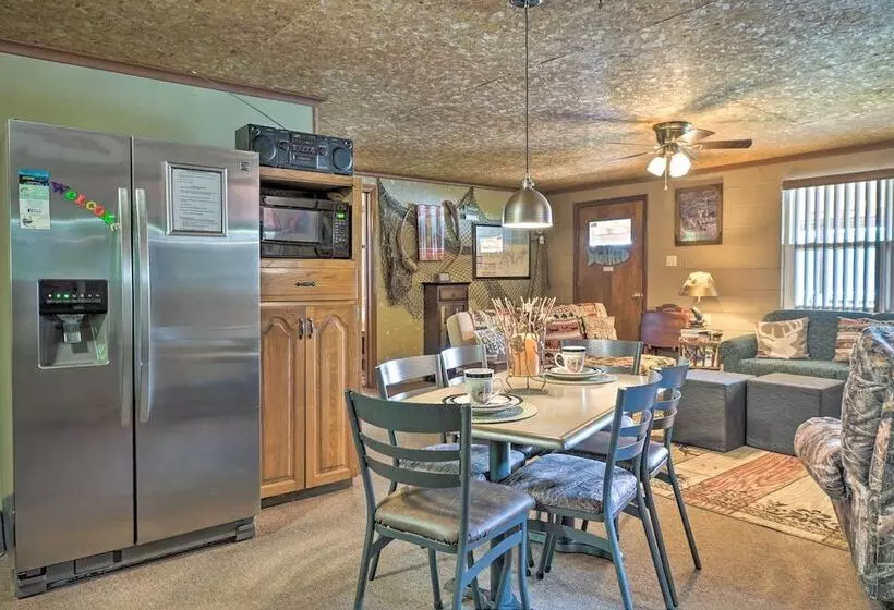 Waterfront Bull Shoals Lake Cabin W/ Deck + Views!