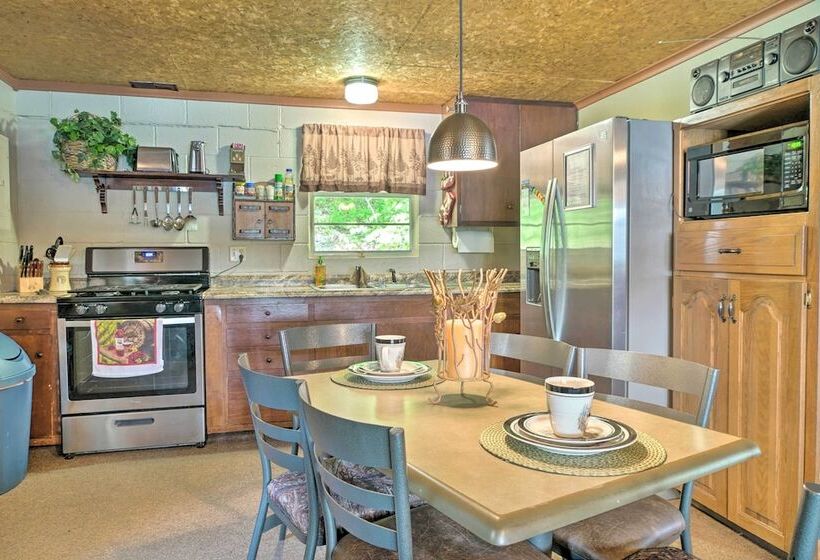 Waterfront Bull Shoals Lake Cabin W/ Deck + Views!