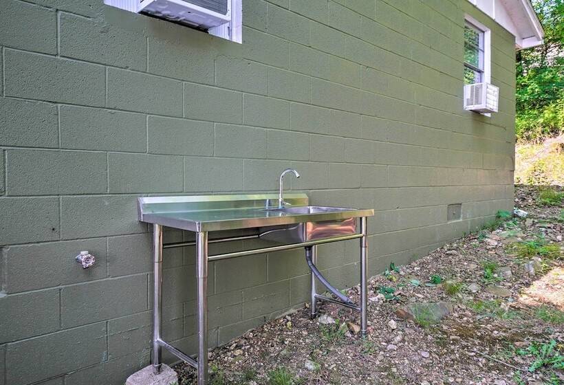 Waterfront Bull Shoals Lake Cabin W/ Deck + Views!