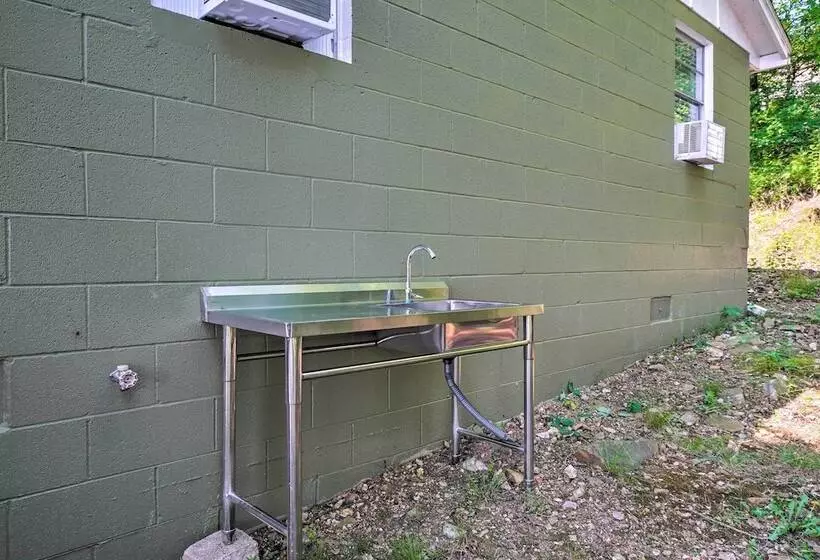 Waterfront Bull Shoals Lake Cabin W/ Deck + Views!