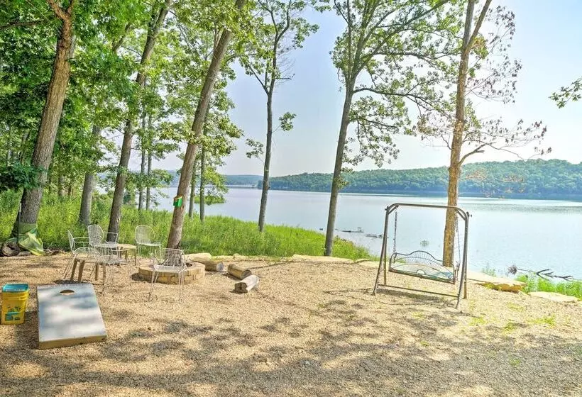 Waterfront Bull Shoals Lake Cabin W/ Deck + Views!