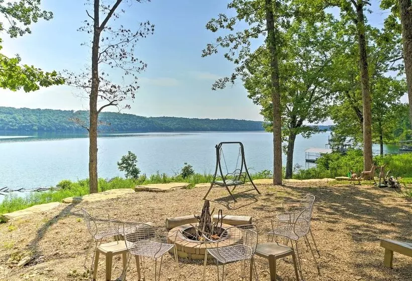 Waterfront Bull Shoals Lake Cabin W/ Deck + Views!