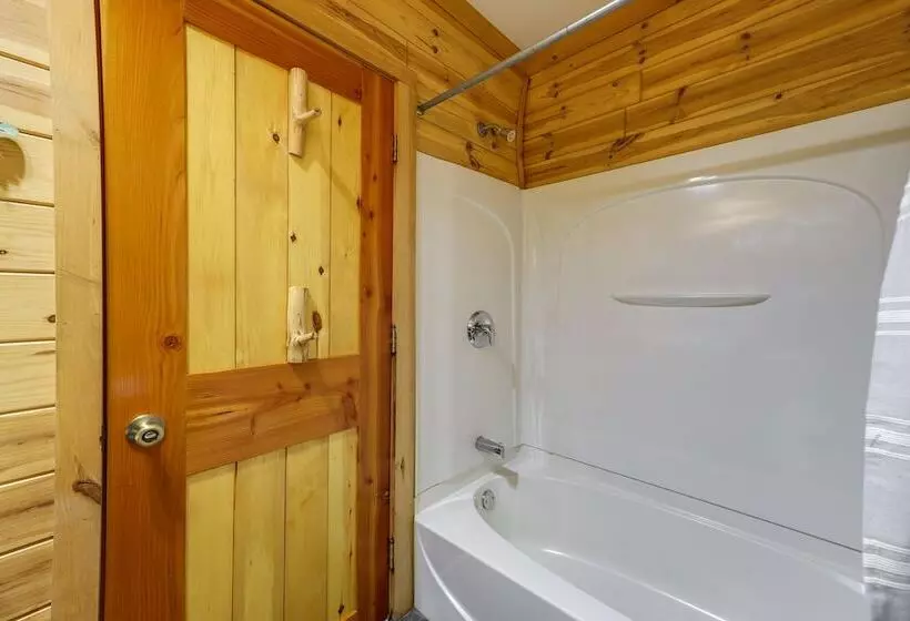 Rustic Tustin Cabin On 7 Acres W/ Fire Pit & Porch