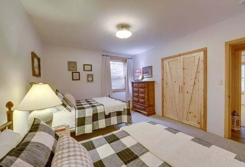 Rustic Tustin Cabin On 7 Acres W/ Fire Pit & Porch