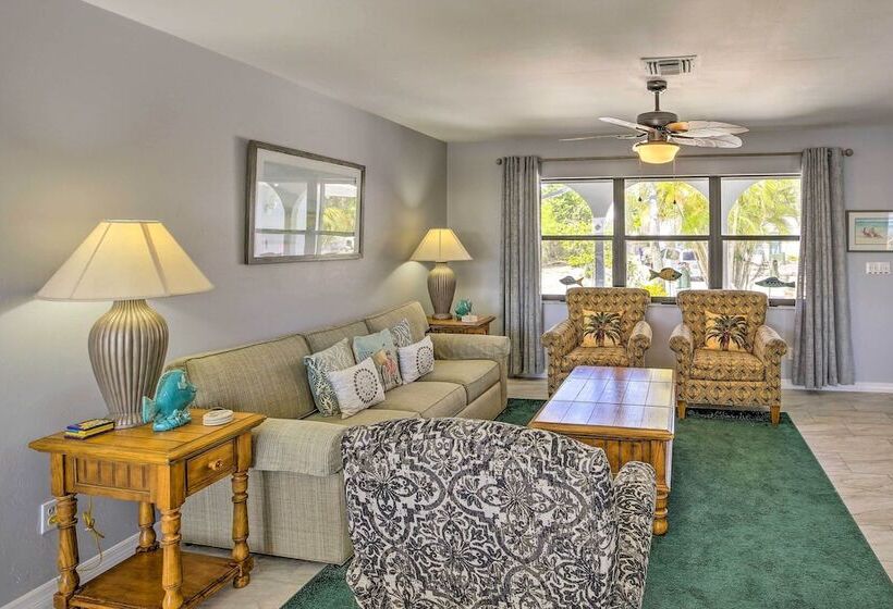 Heated Pool + Lanai: Matlacha Isles Getaway